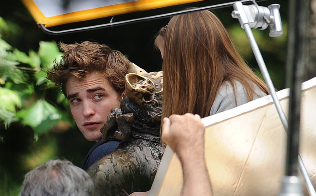 tyler-caroline-statue