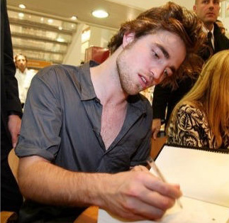 robsigningatmelbooks-1
