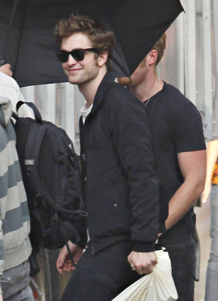 rob-arriving-on-set-day-2