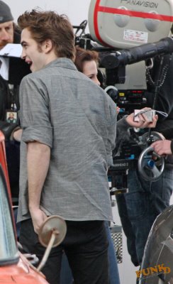 rob-on-set1 rob-on-set1