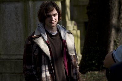 robert_pattinson_portrait_in_cemetery robert_pattinson_portrait_in_cemetery