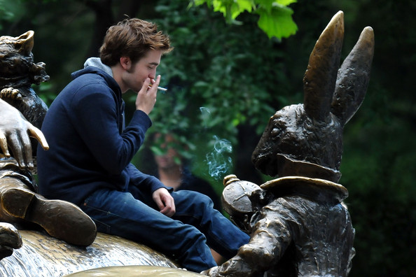 alice-in-wonderland-statute_4