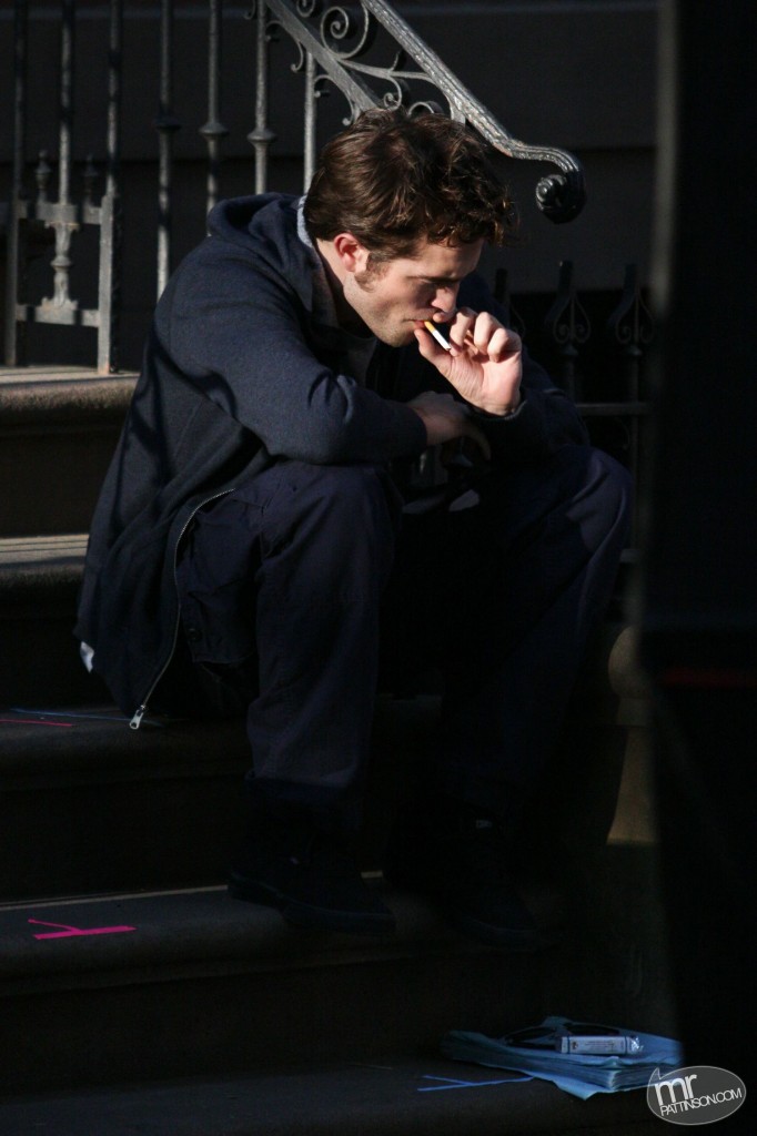rob-smoking rob-smoking