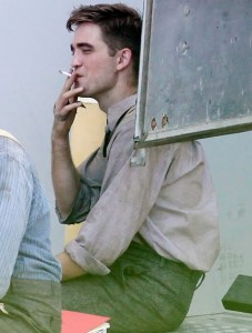 rob-takes-break-on-set-4 rob-takes-break-on-set-4