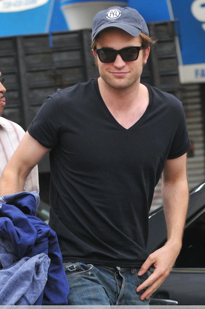 Black tee sunnies shwing