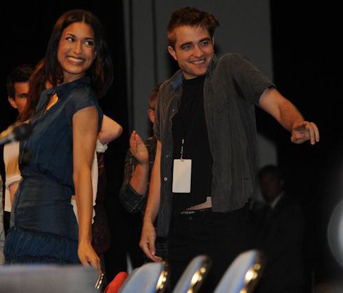 Rob & Cast HQ (1)