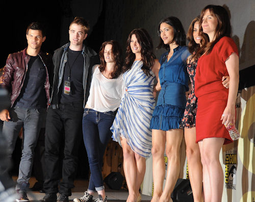Rob & Cast HQ (3)
