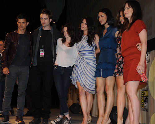 Rob & Cast HQ (4)