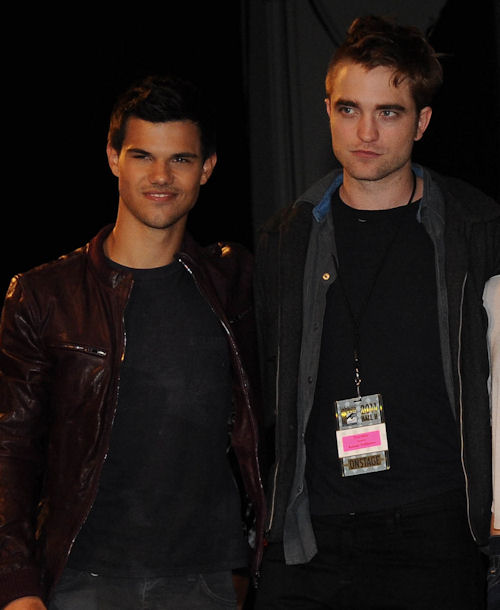 Rob & Cast HQ (6)